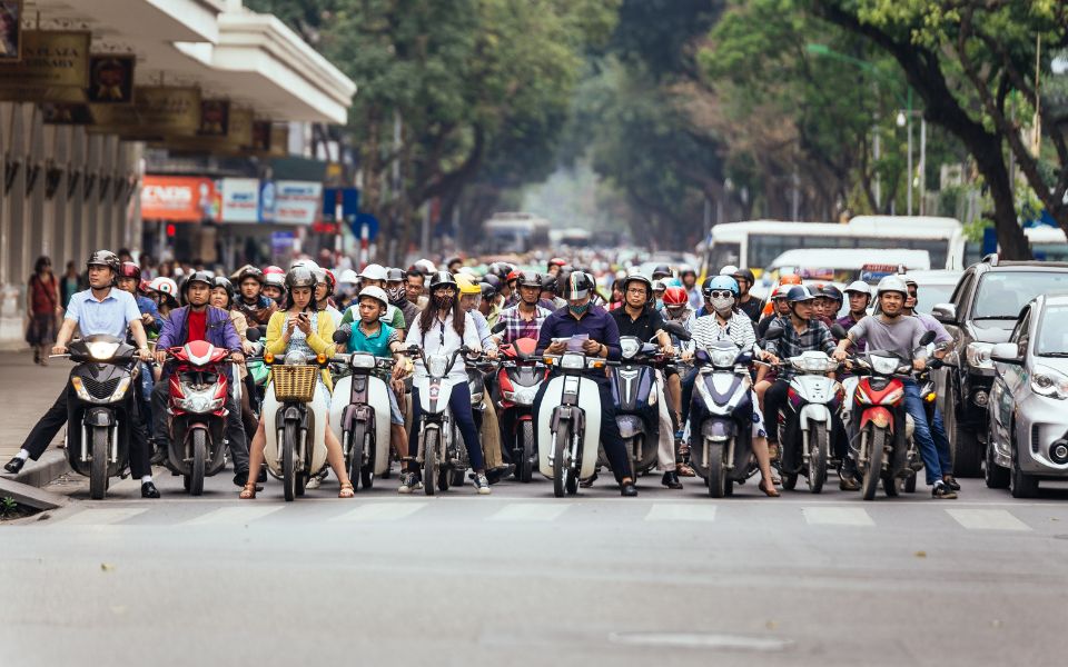 Mật độ xe cộ cao gây ô nhiễm không khí tại thành phố